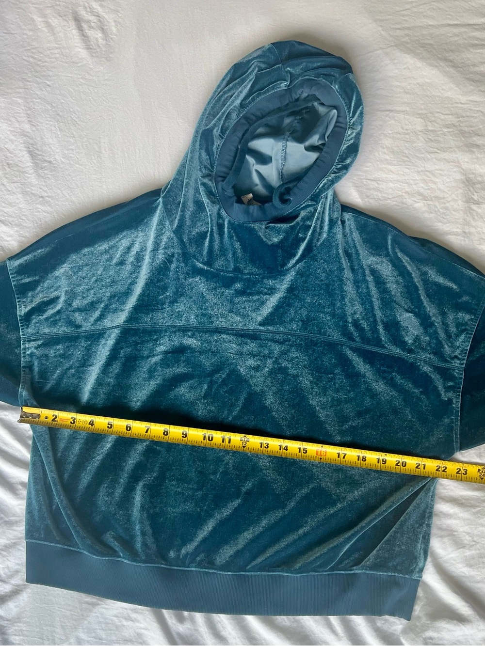 Women’s ALO Yoga Cropped Teal Velvet Hoodie - Picture 8 of 8